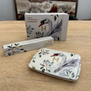 🦢New Hourglass Ambient Lighting Edit Unlocked Palette - Swan & Matching Brush 🦢